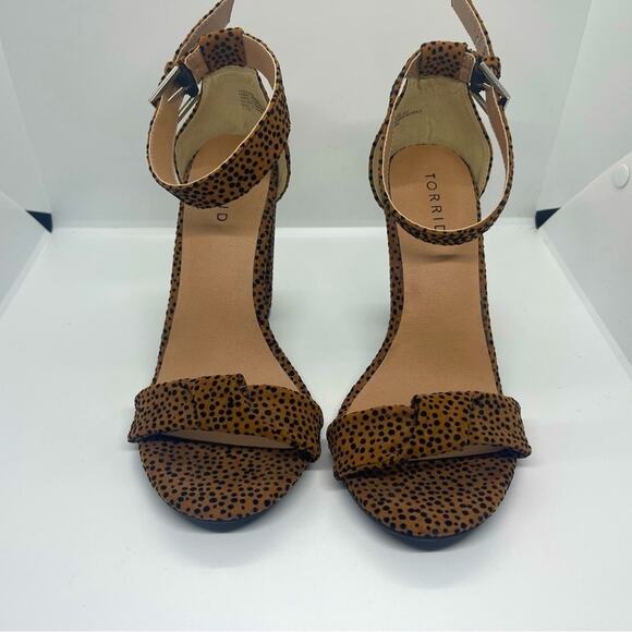 Torrid Leopard Print Vegan Suede Tapered Heel Shoe NWOT 7.5 W - Picture 2 of 7